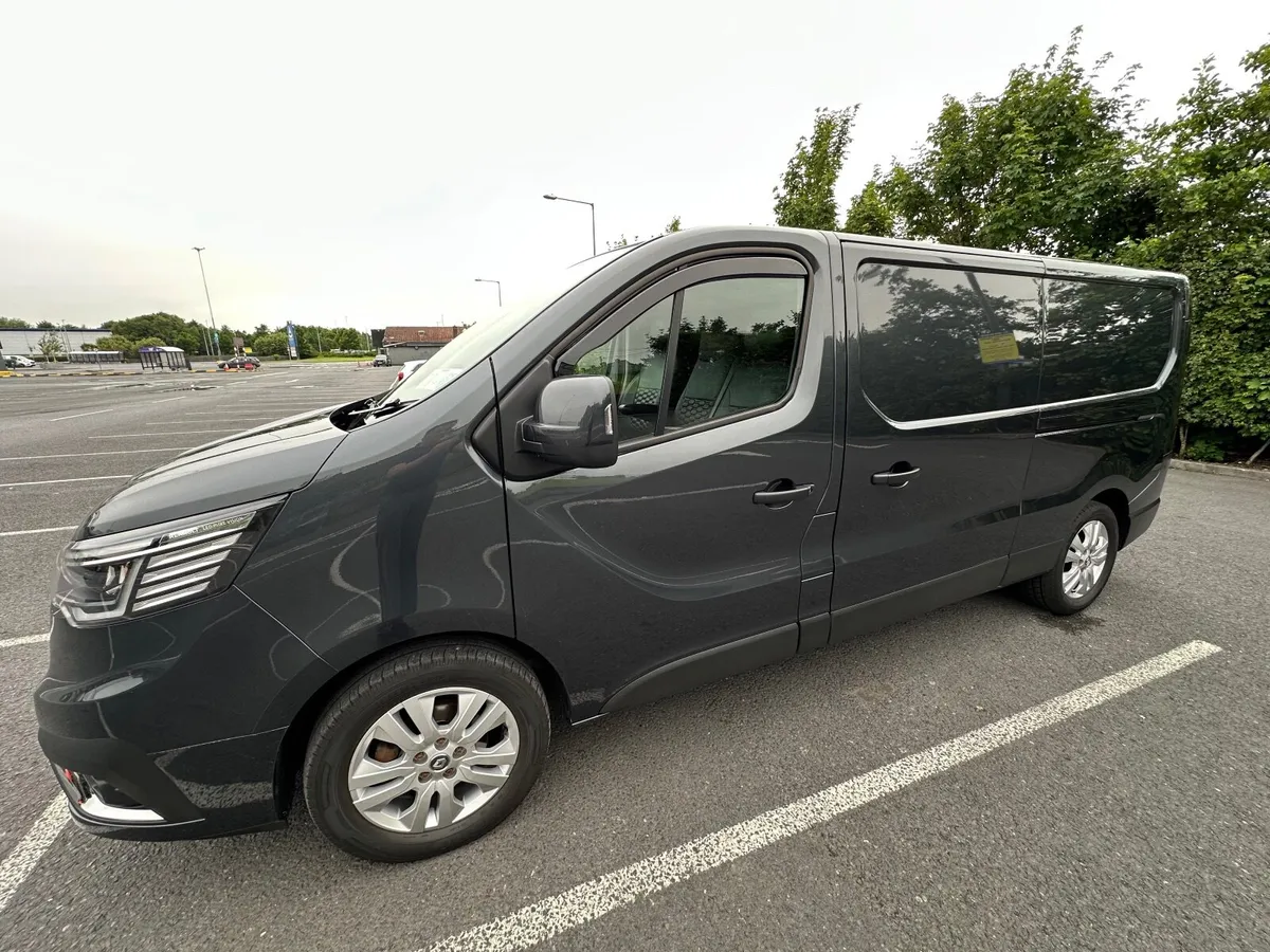 Renault Trafic 2023 LL 30 BLUE DCI 130 SPORT - Image 2