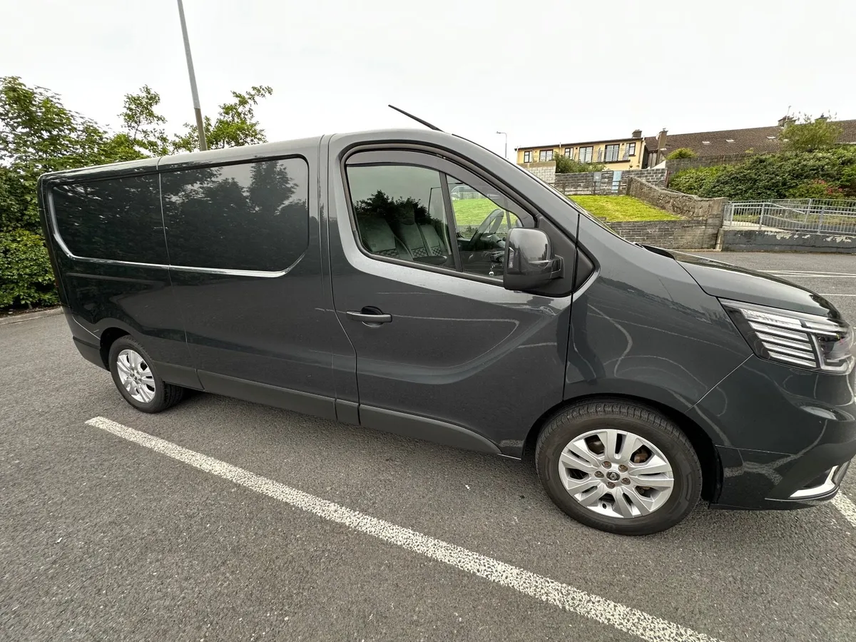Renault Trafic 2023 LL 30 BLUE DCI 130 SPORT - Image 3
