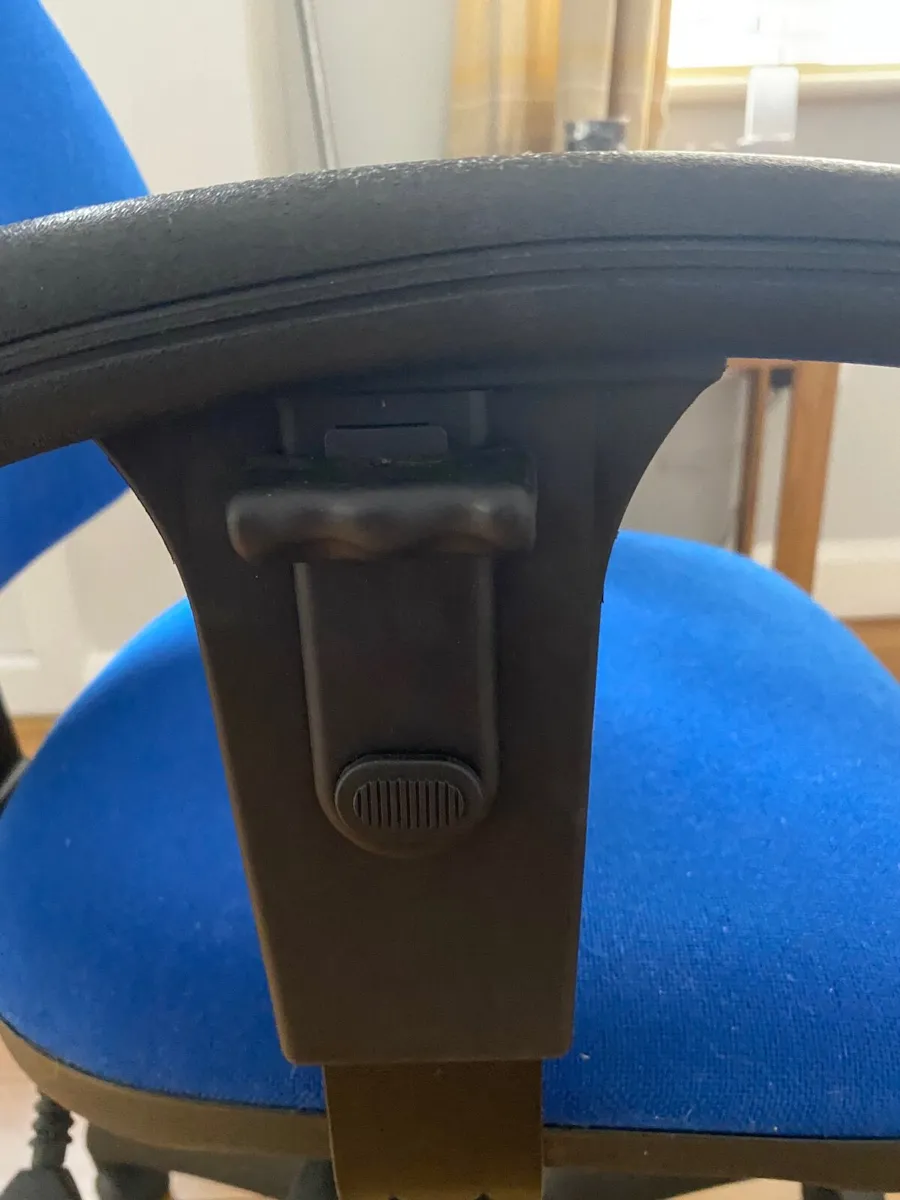 Office chair - Image 4