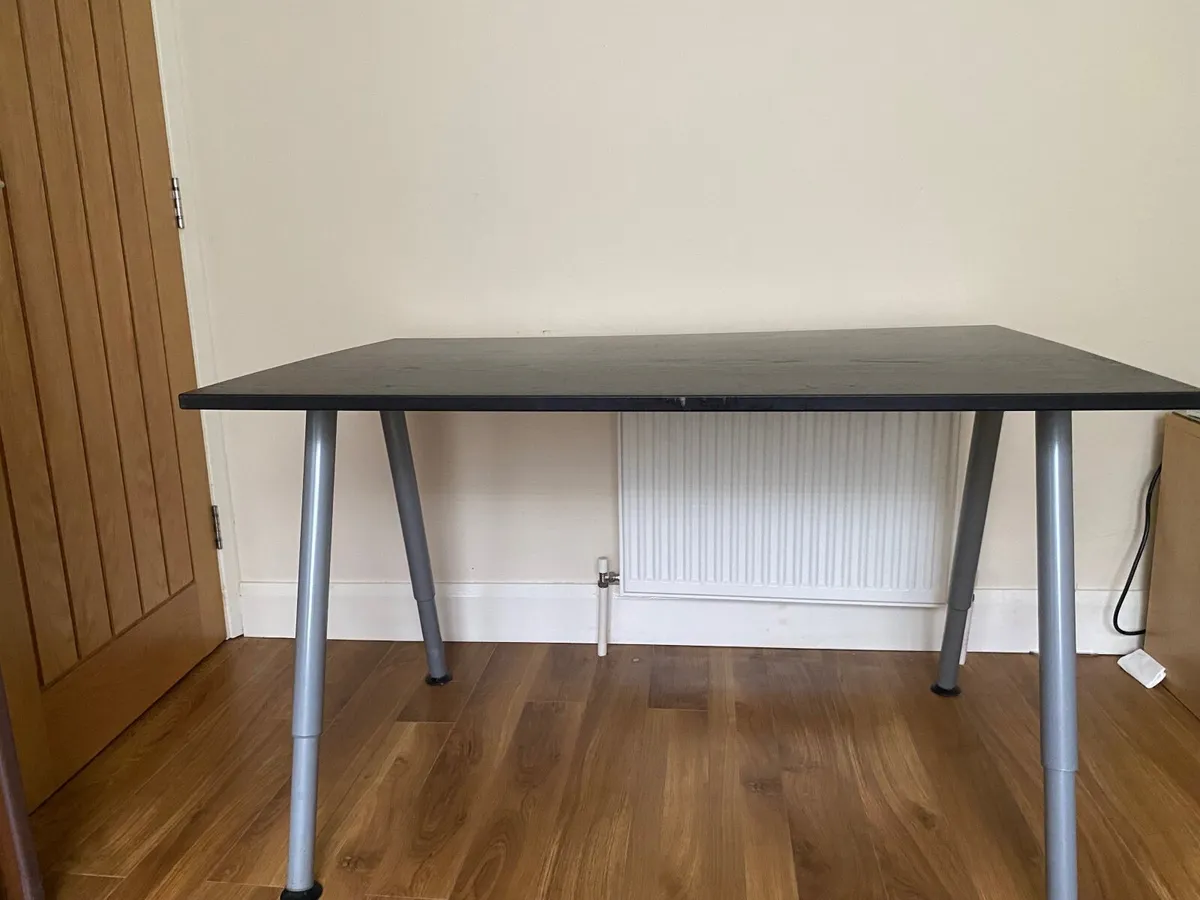 Office desk - Image 1