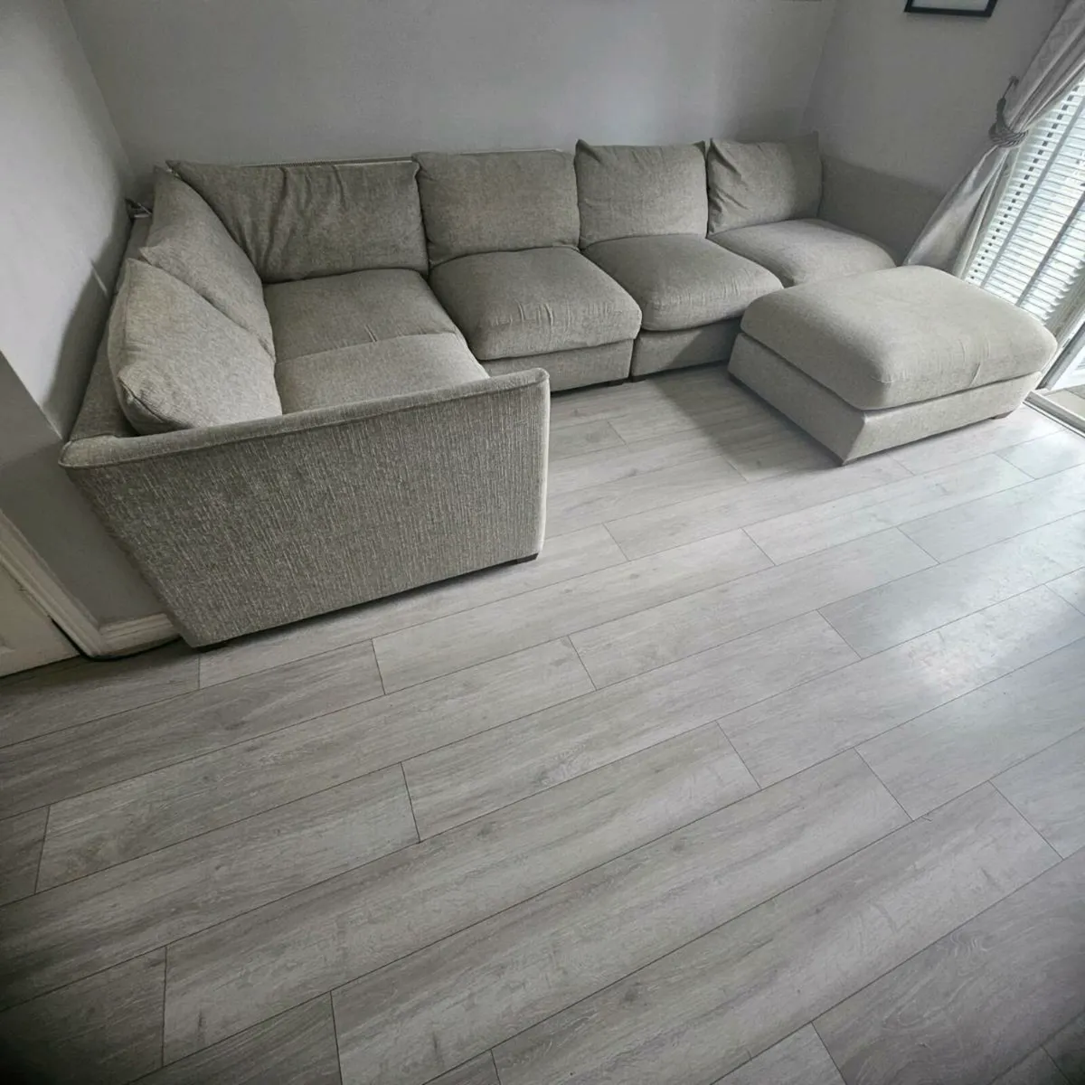 L shame sofa - Image 1