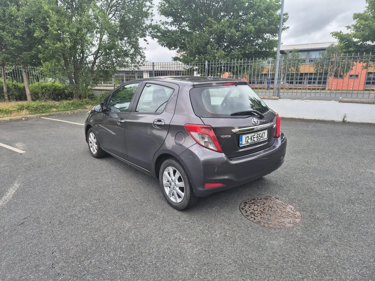 Toyota Yaris 2012 - Image 2
