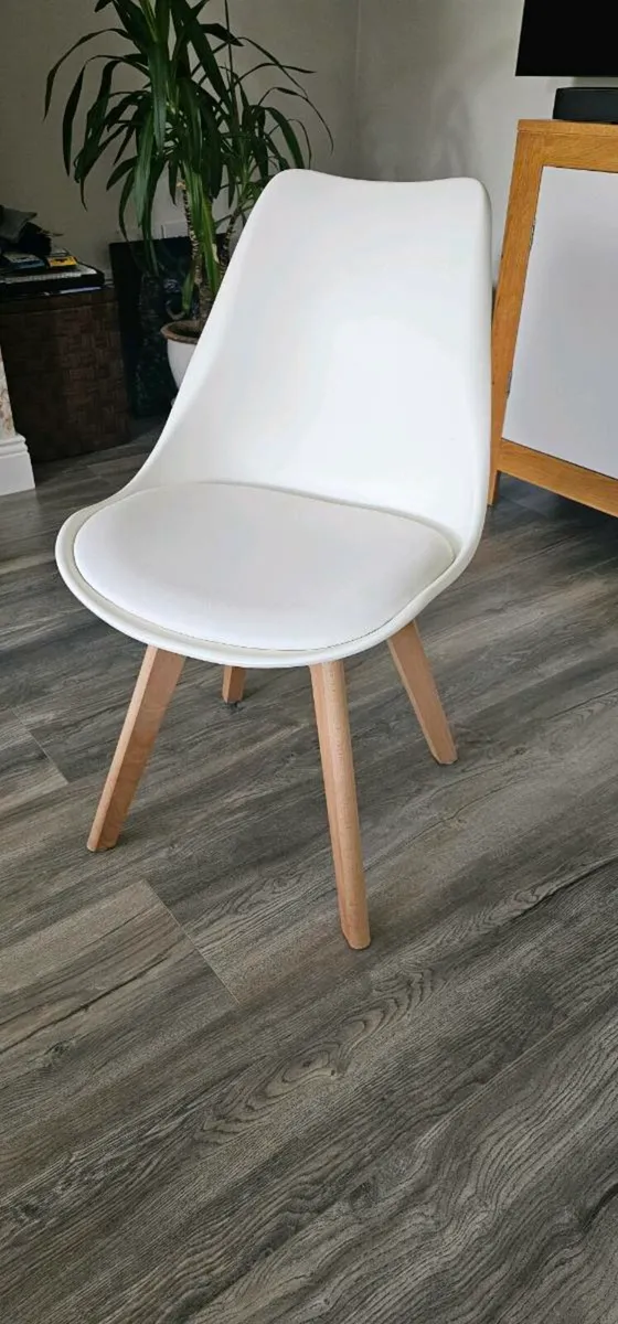 Dining Chair - Scandinavian Design - Wooden Legs -