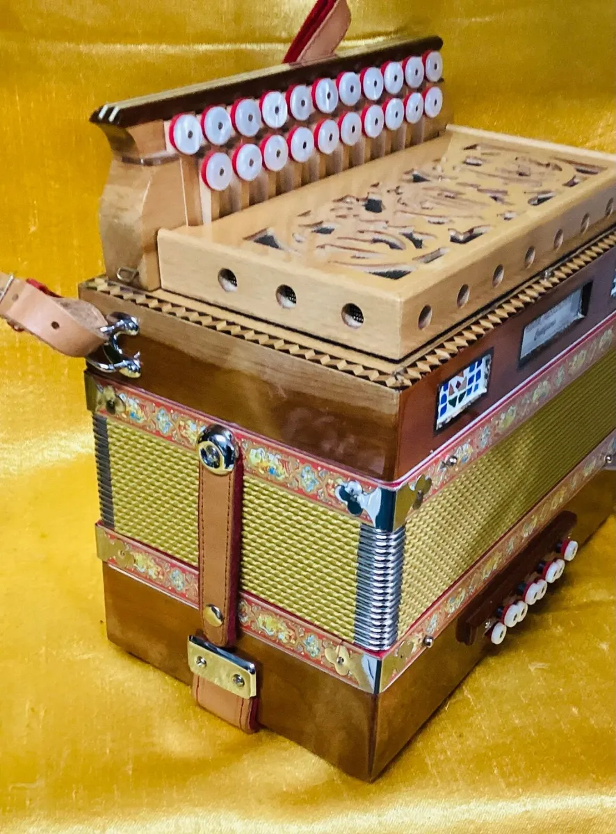 ALESSANDRINI B/C 3 VOICE WOODEN BUTTON ACCORDION - Image 3