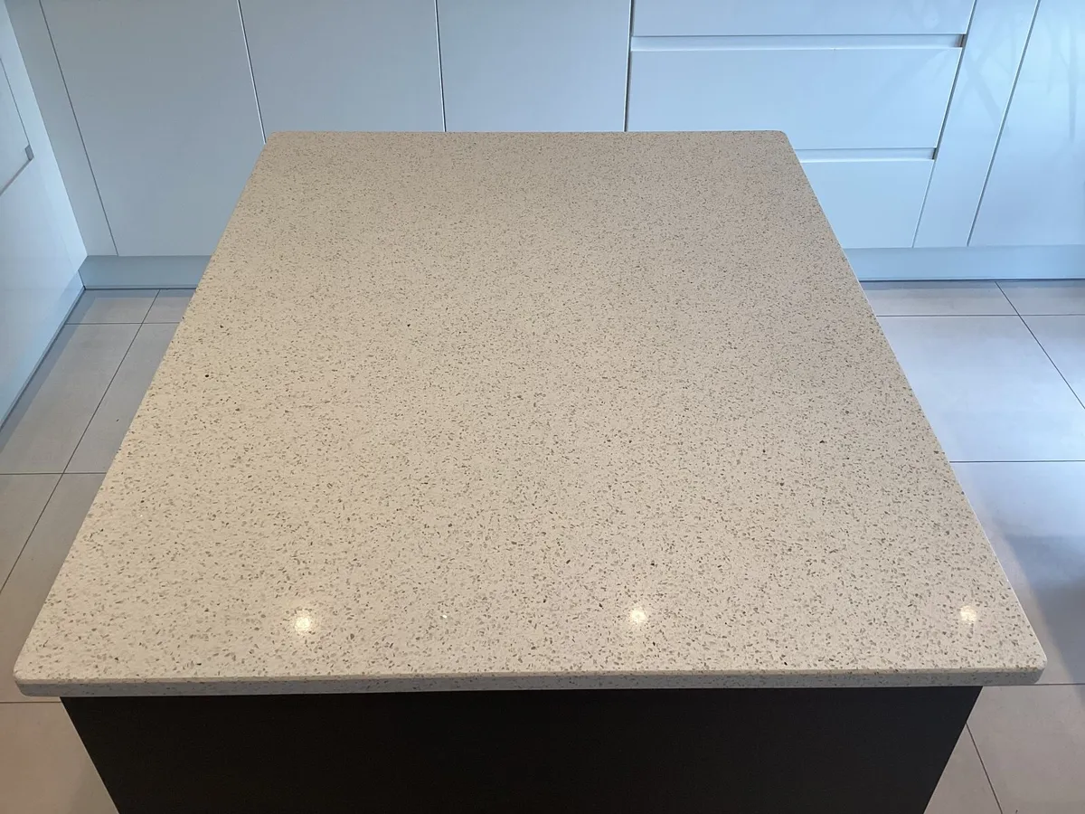 Kitchen worktop - Image 1