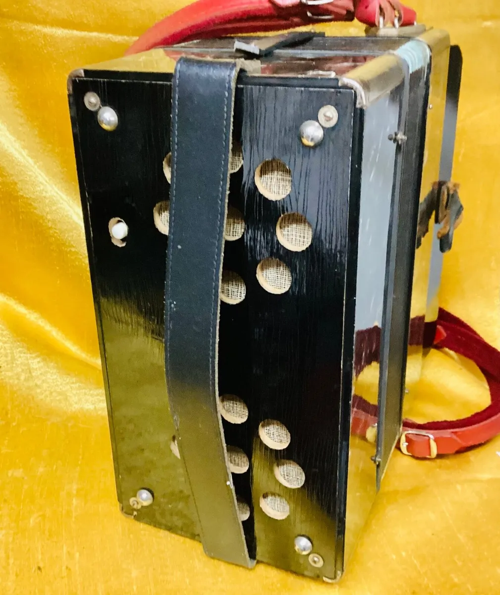 HOHNER B/C DOUBLE RAY BLACK DOT ACCORDION - Image 4