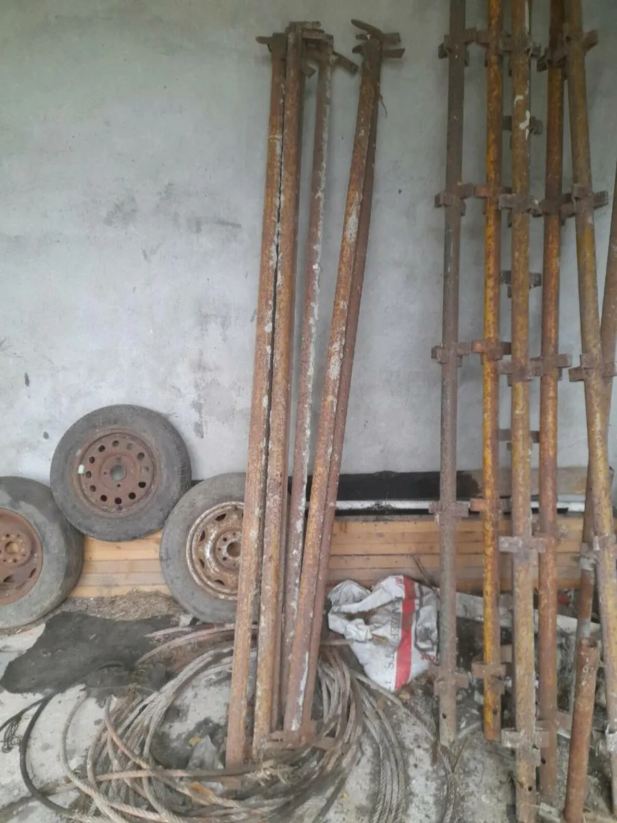 2 bays of scaffolding - Image 1