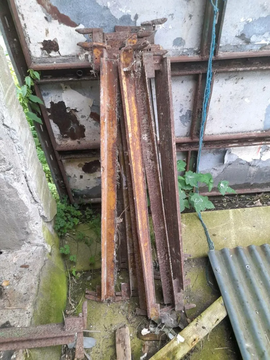 2 bays of scaffolding - Image 2