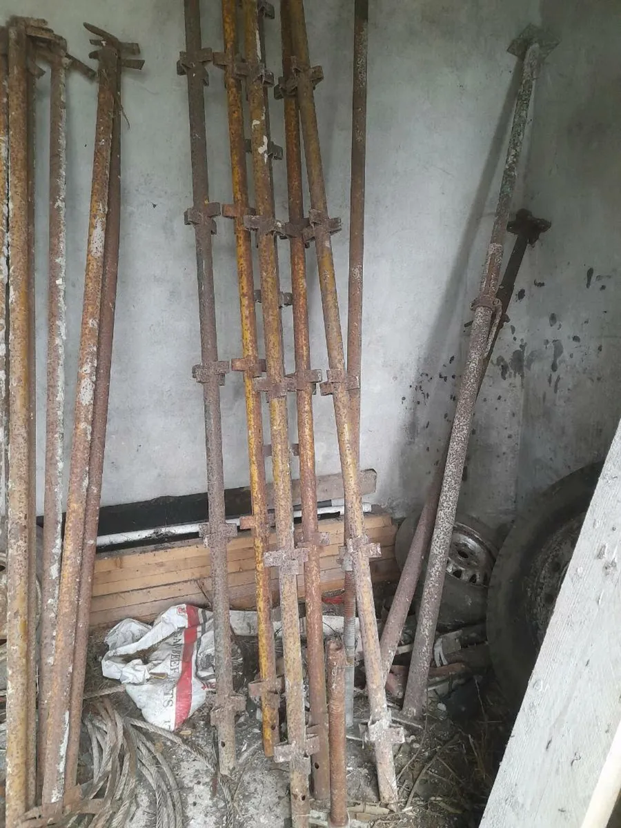 2 bays of scaffolding - Image 4