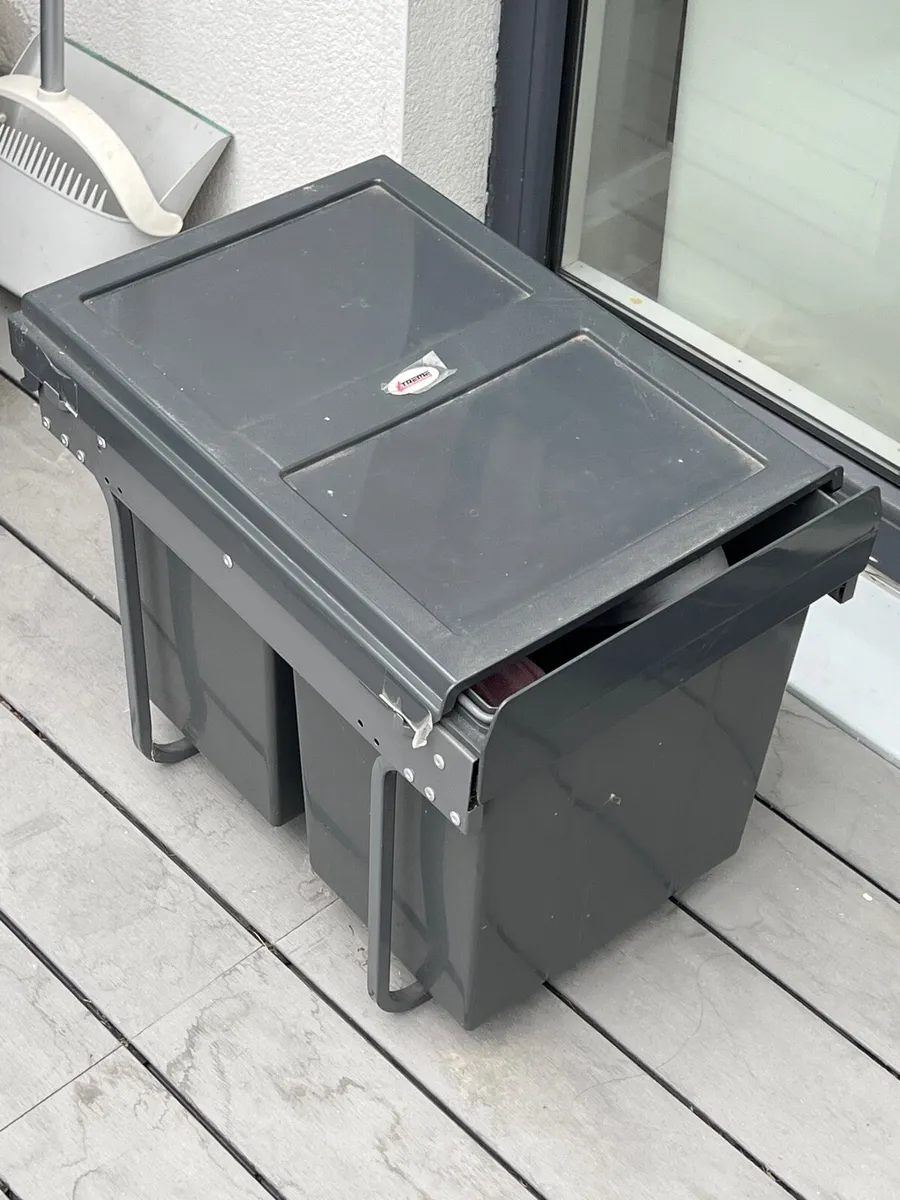 Pull out dustbin