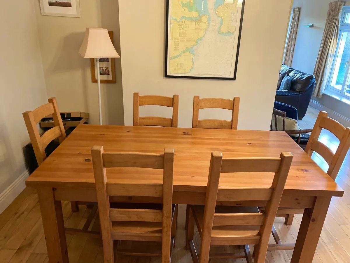 Table and chairs - Image 4