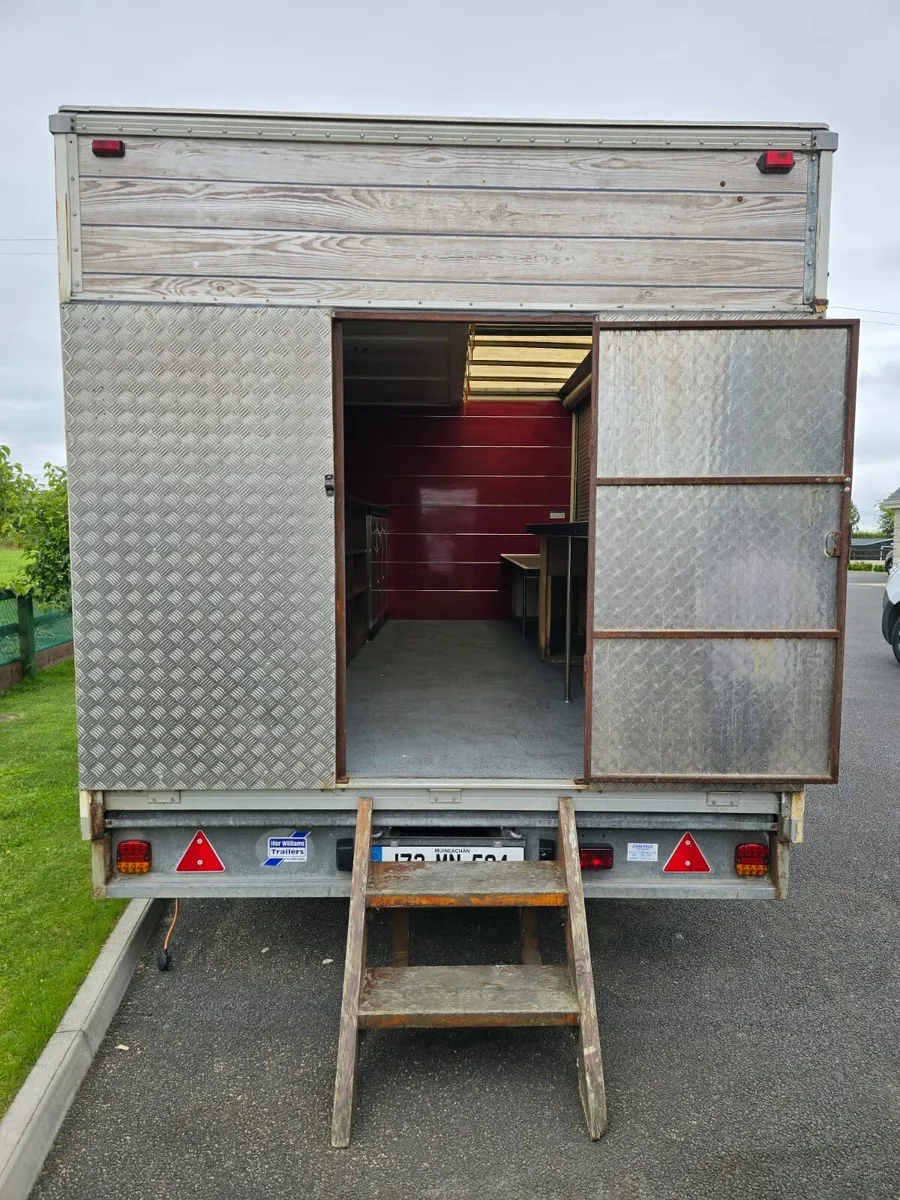 Catering trailer - Image 4
