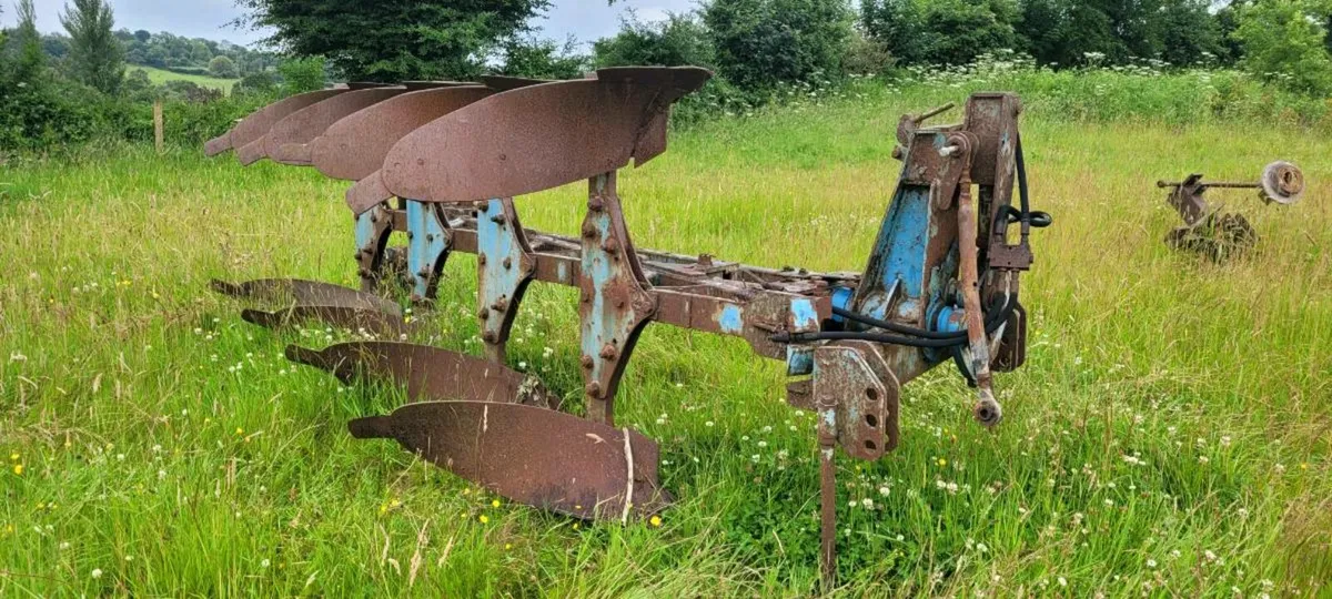 Ford Ransomes TSR 4 Furrow reversible plough - Image 1