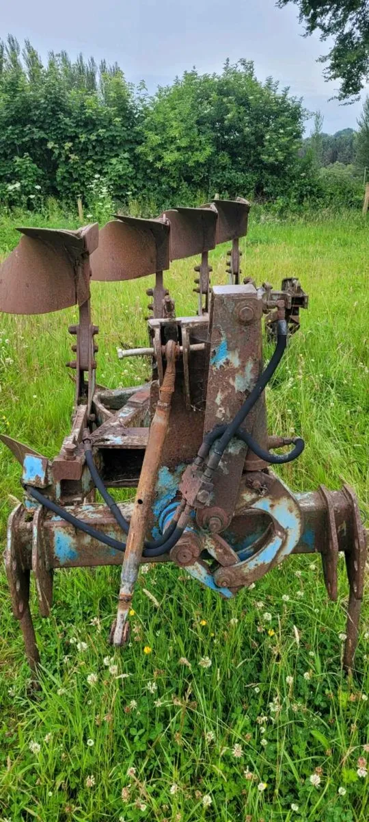 Ford Ransomes TSR 4 Furrow reversible plough - Image 2