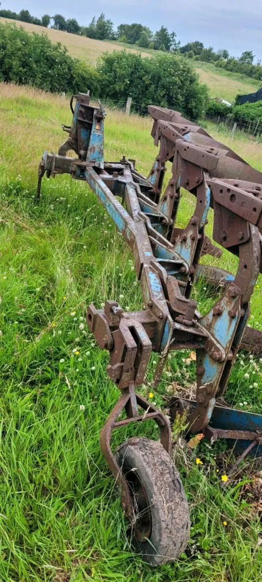 Ford Ransomes TSR 4 Furrow reversible plough - Image 4
