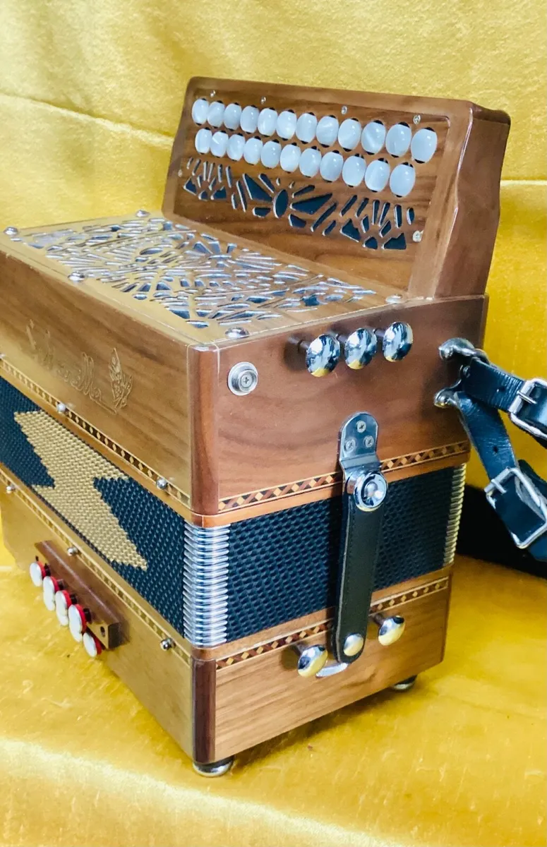 SALTARELLE NUAGE D/G  3 VOICE BUTTON ACCORDION - Image 3