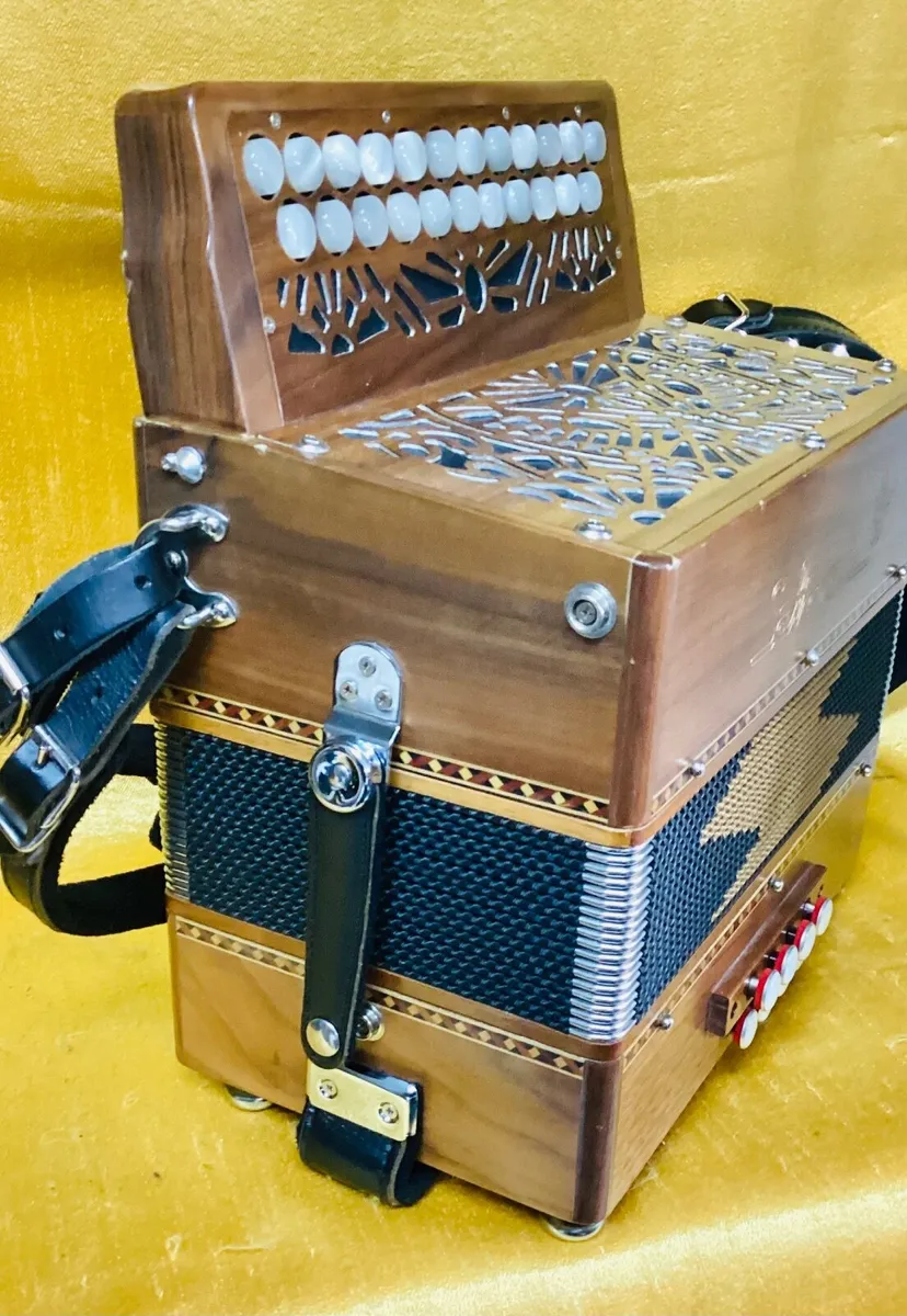 SALTARELLE NUAGE D/G  3 VOICE BUTTON ACCORDION - Image 4
