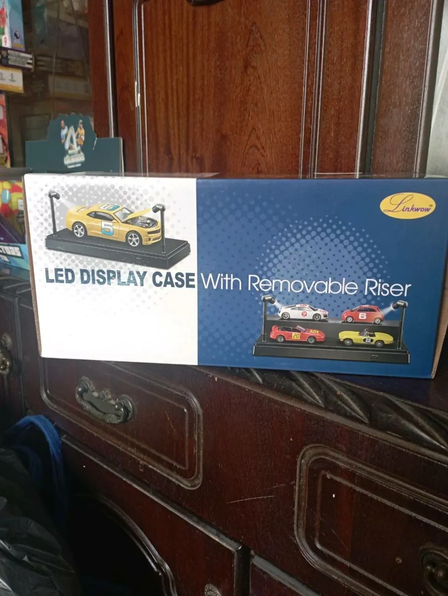 LED DISPLAY CASE WITH REMOVABLE RISER - Image 1