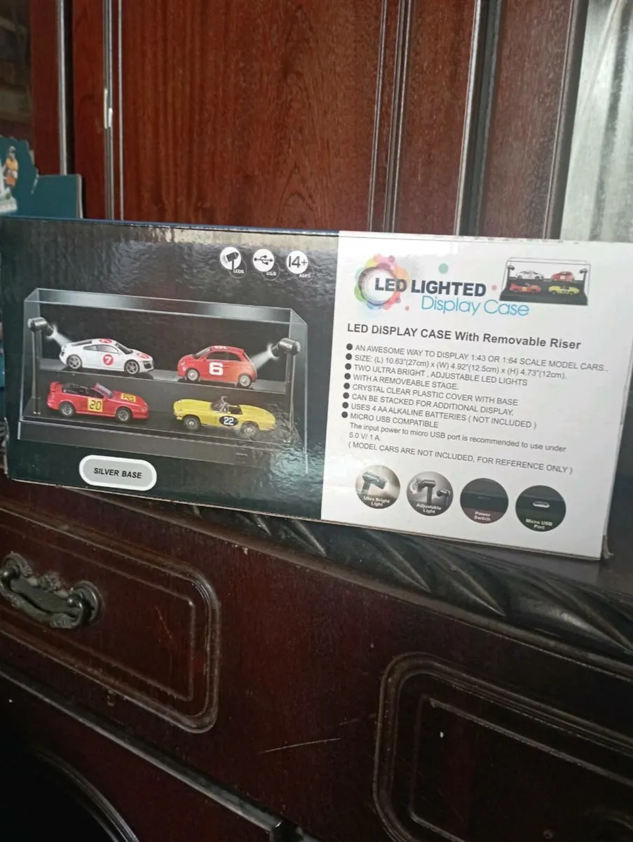 LED DISPLAY CASE WITH REMOVABLE RISER - Image 2