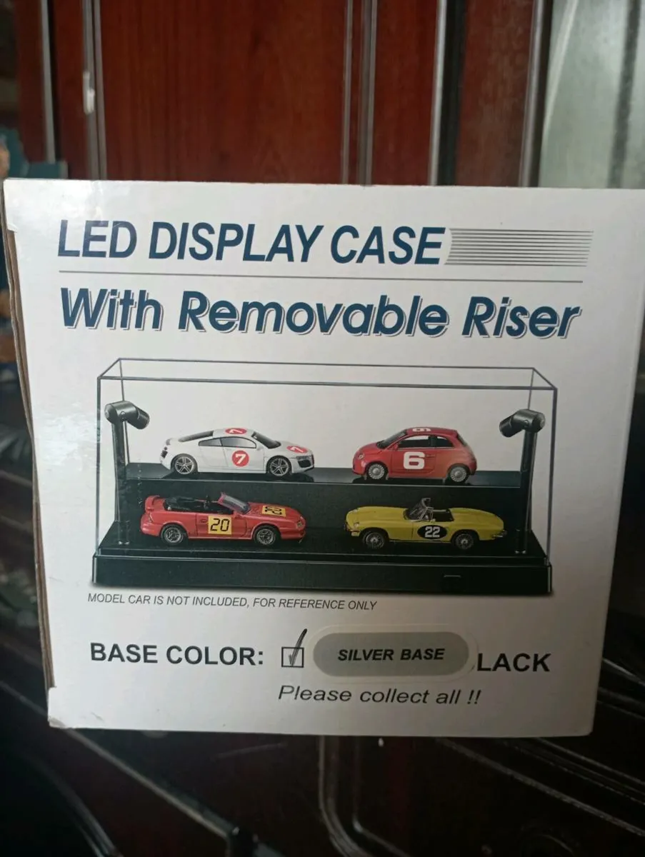 LED DISPLAY CASE WITH REMOVABLE RISER - Image 3