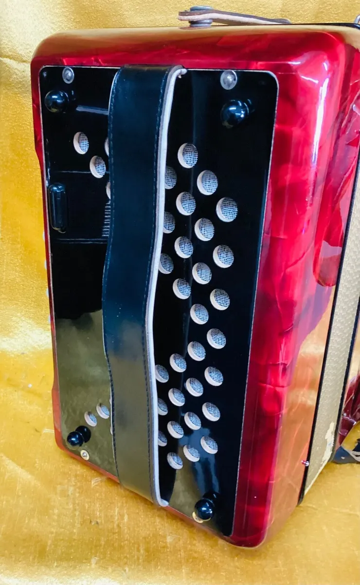 HOHNER C/F CLUB III 3 VOICE BUTTON ACCORDION USED - Image 4