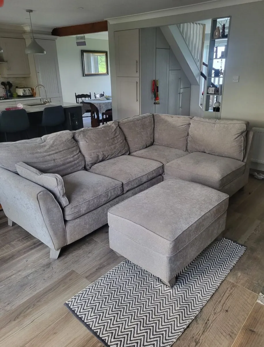 Couch - Image 2