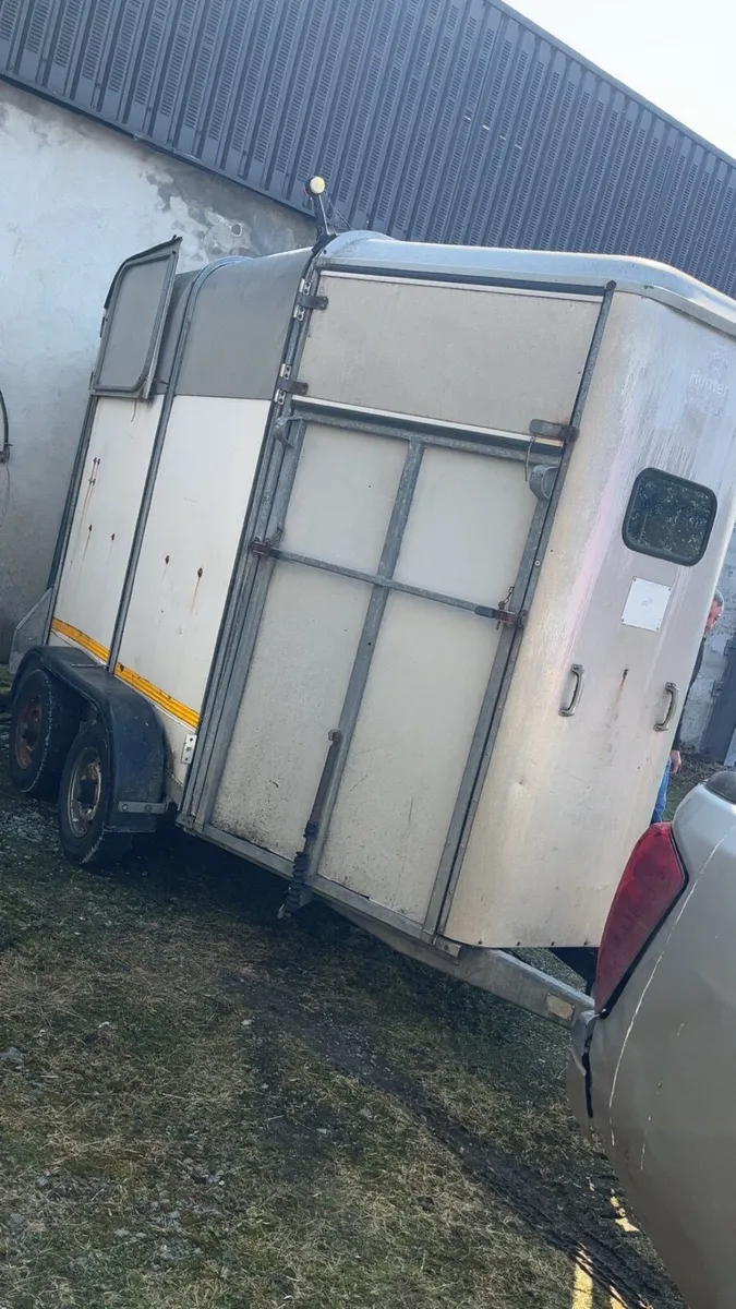Ivor Williams horse box - Image 1