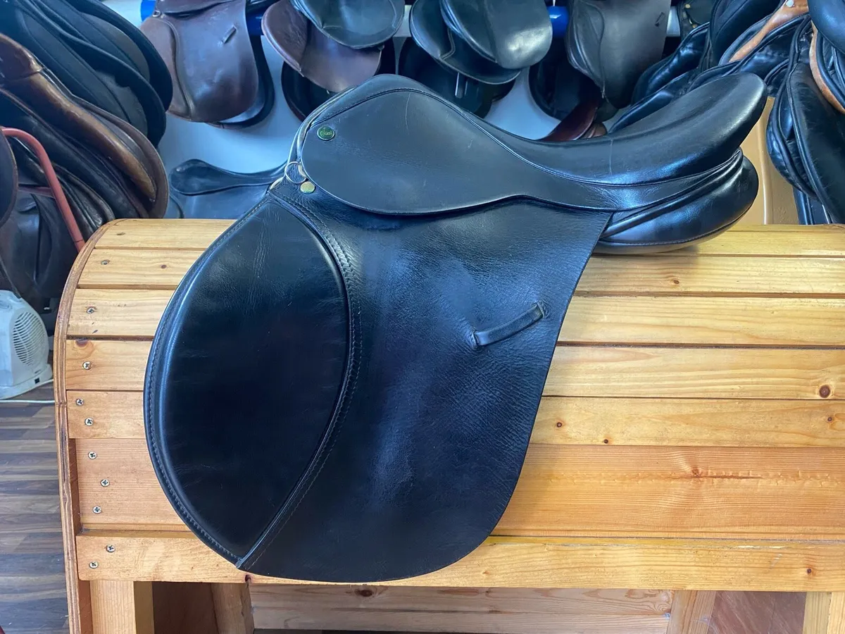 Ideal 16.5 black leather pony saddle - Image 1