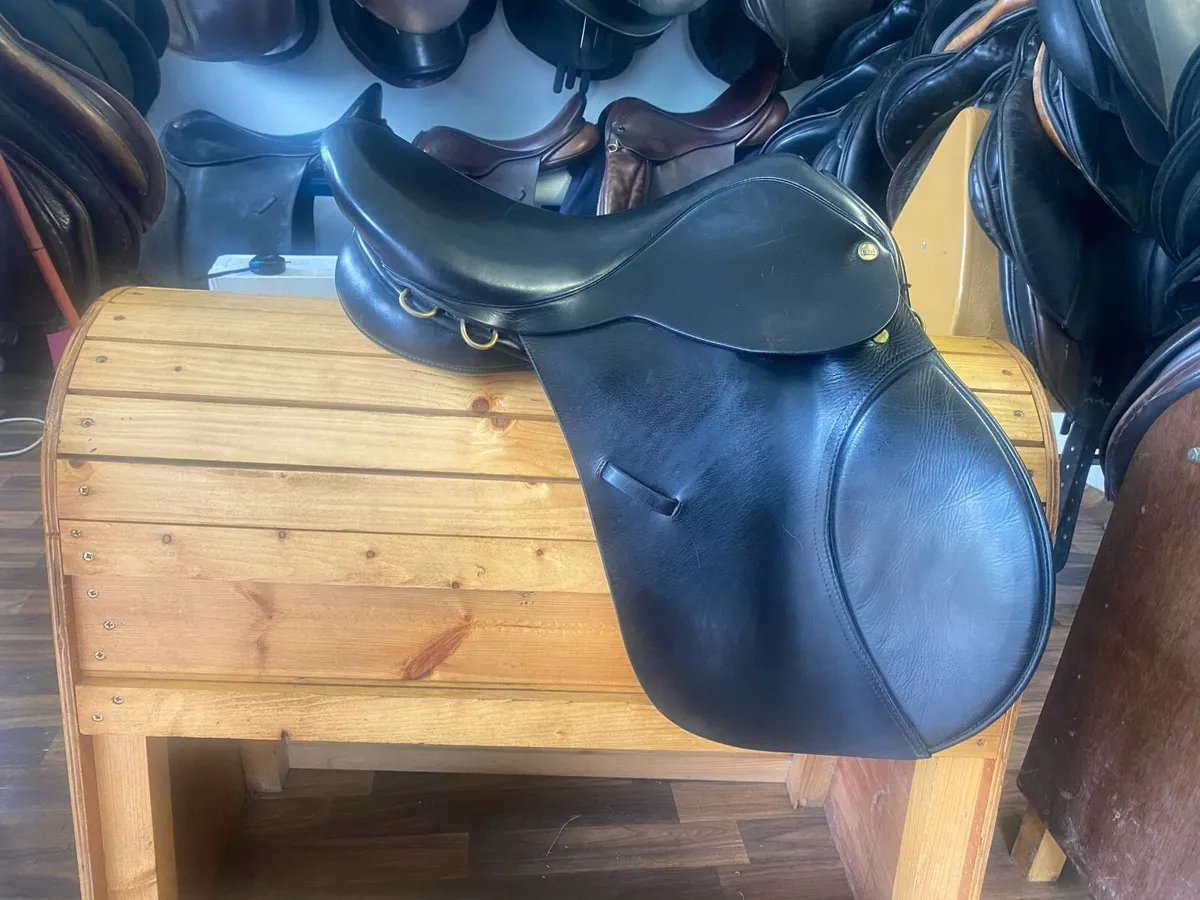 Ideal 16.5 black leather pony saddle - Image 2