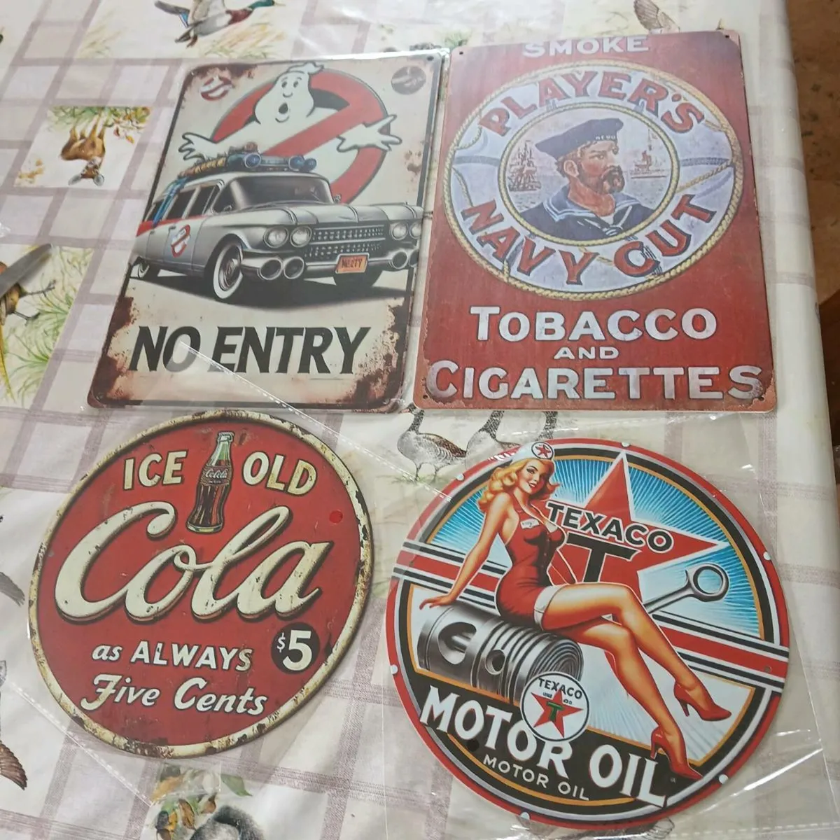 VINTAGE TIN SIGNS - Image 1