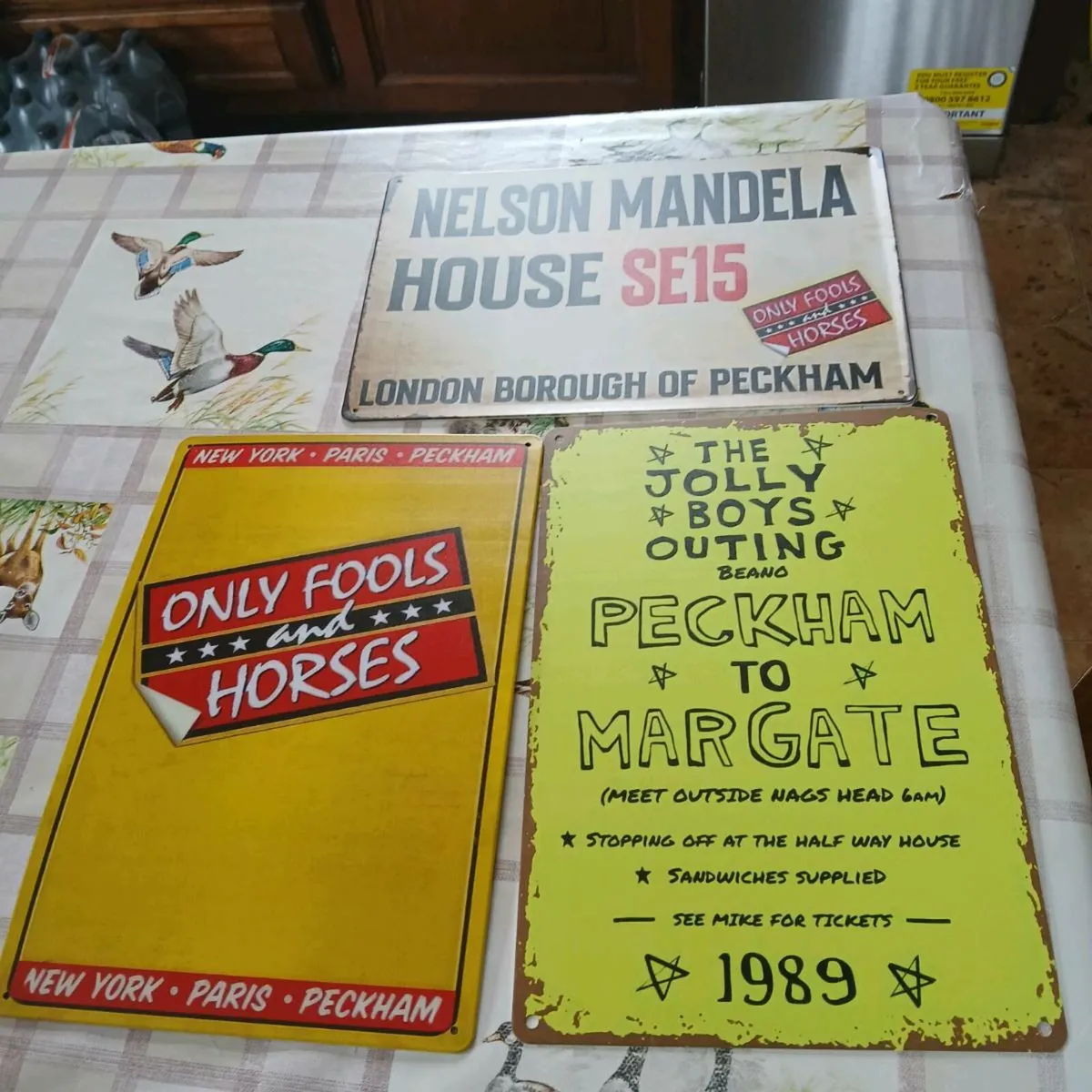 VINTAGE TIN SIGNS - Image 3
