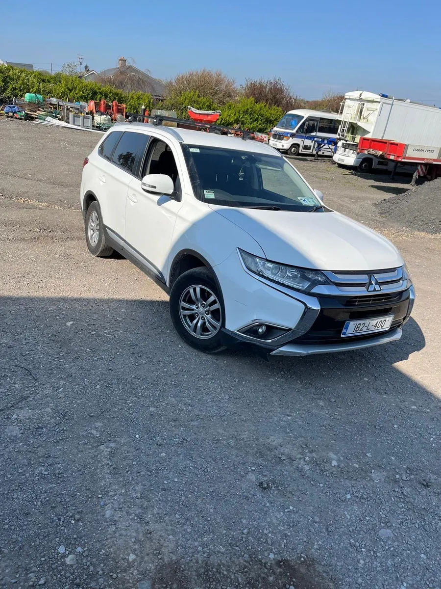 2018 Mitsubishi outlander - Image 1