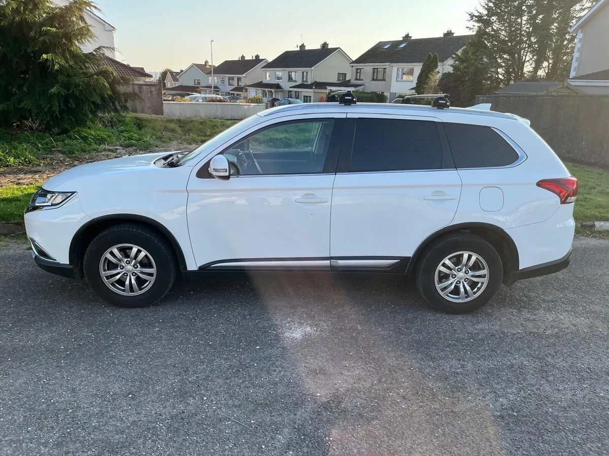 2018 Mitsubishi outlander - Image 3