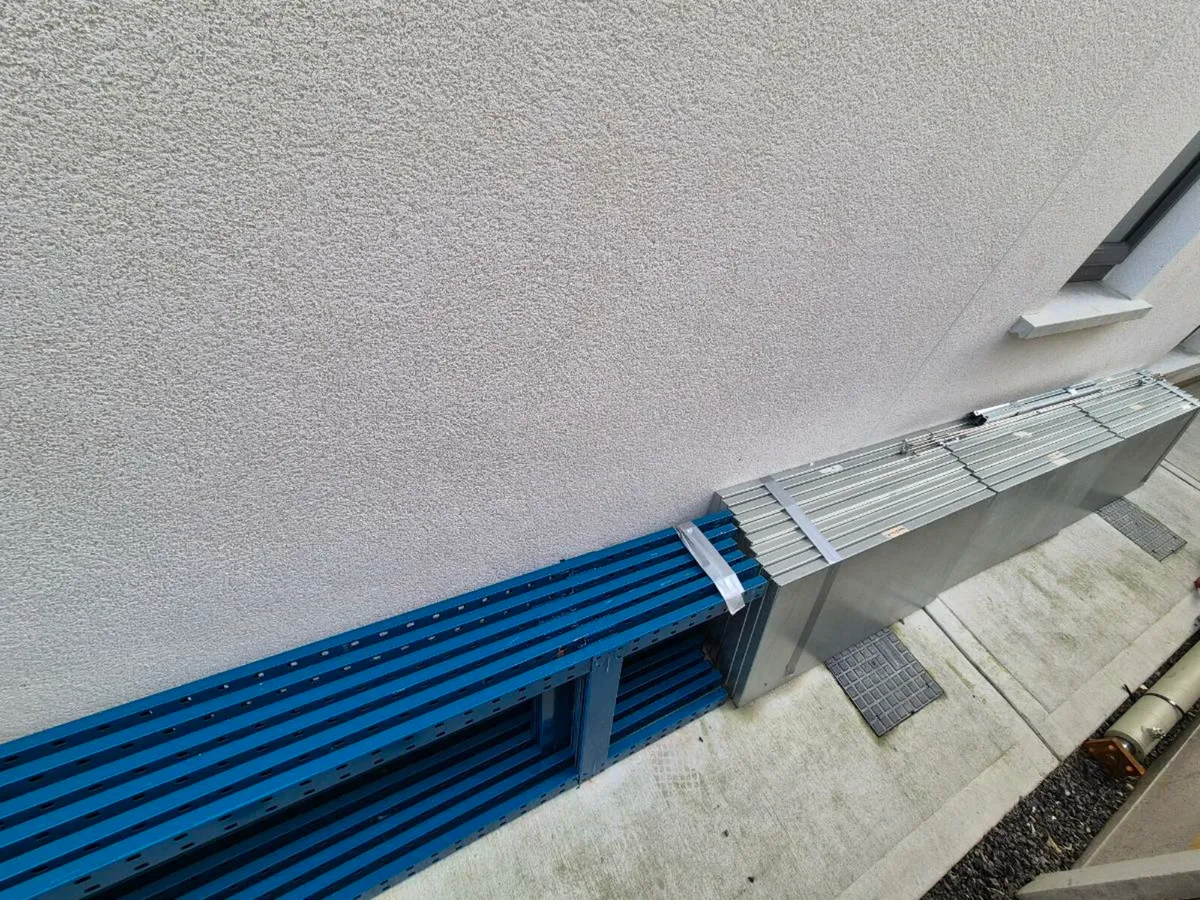 Metal shelf in great condition - Image 2
