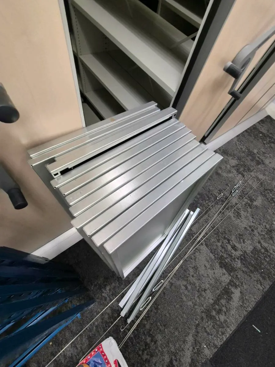 Metal shelf in great condition - Image 3
