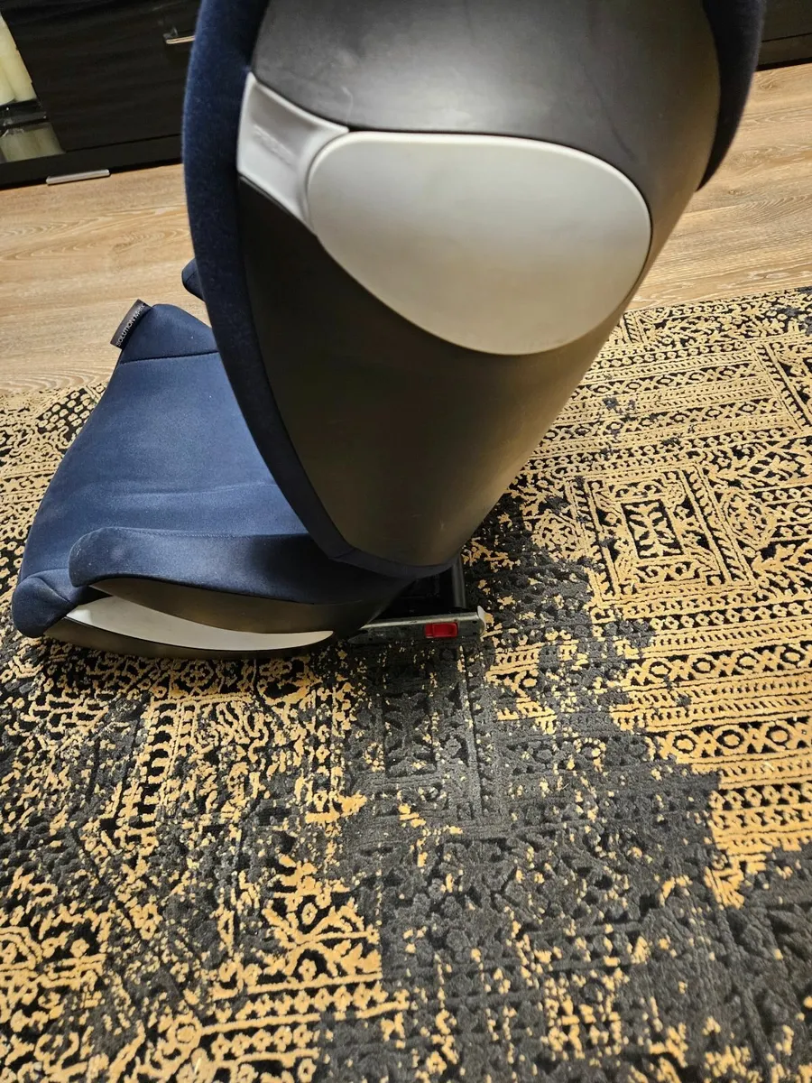 Car seat - Image 1