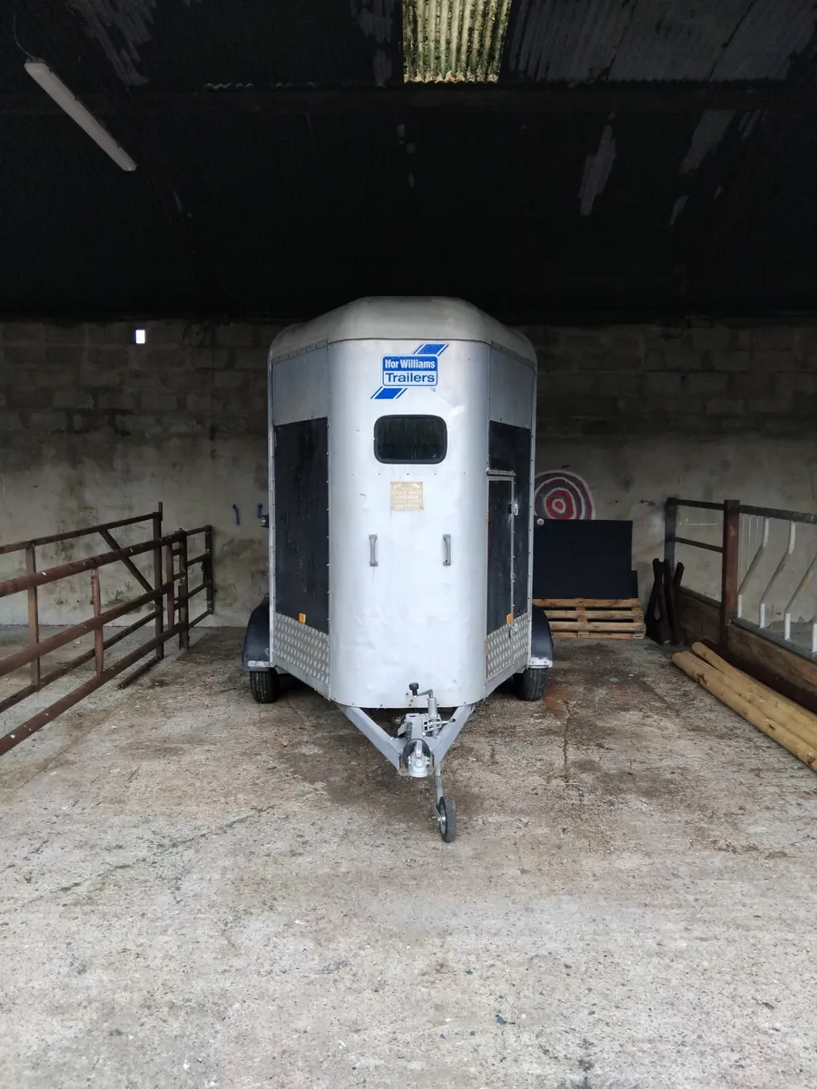 Ivor Williams double horsebox - Image 1