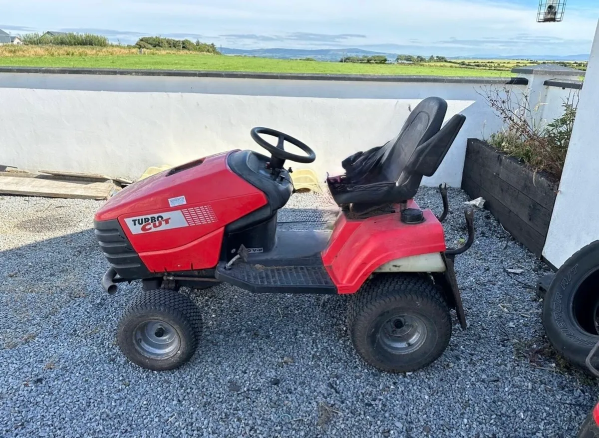 Tractor lawnmower - Image 1