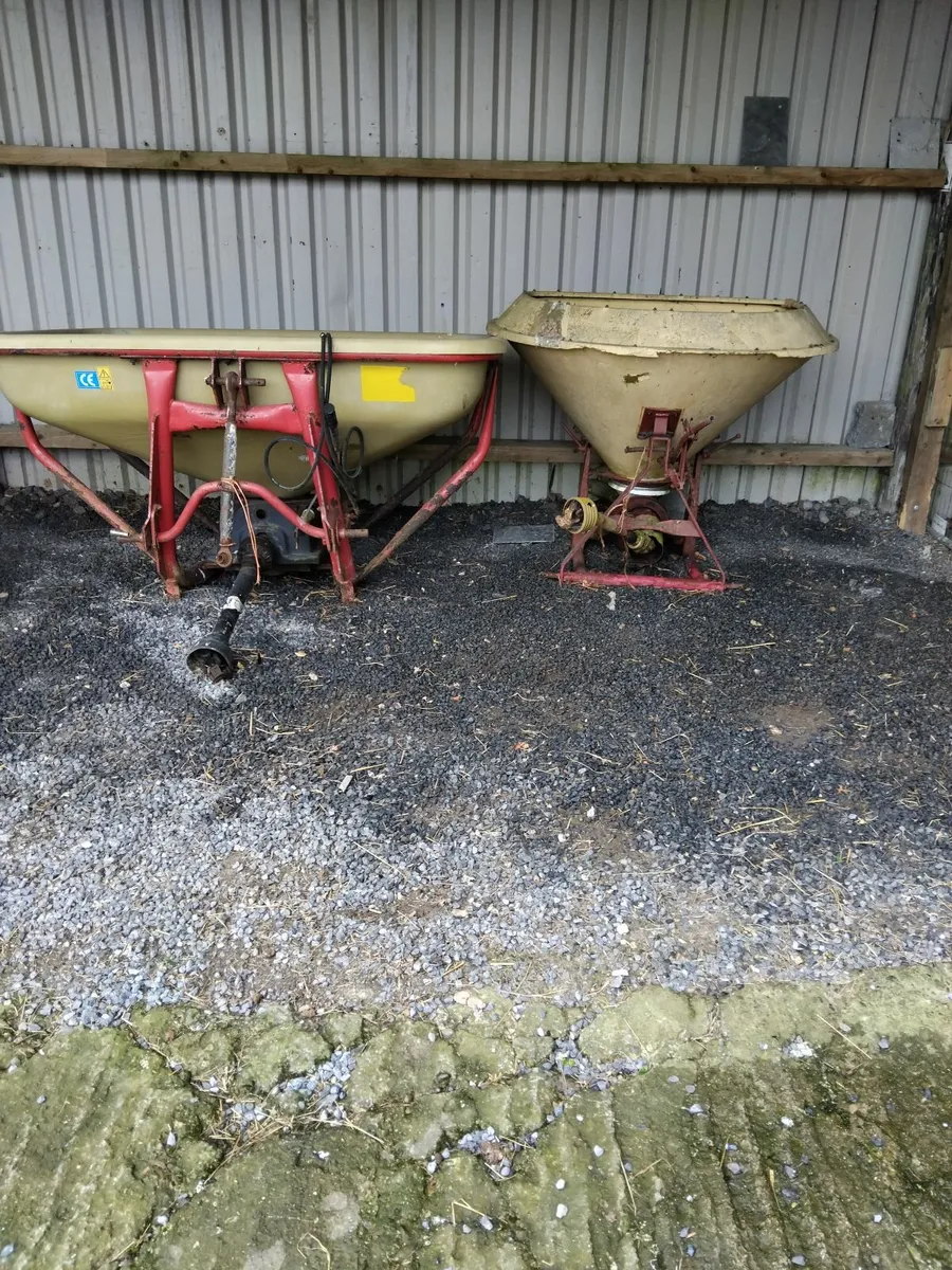 Tractor cab... fertiliser spreaders - Image 1