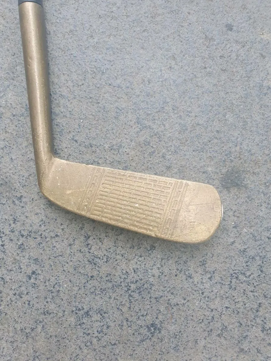 Vintage brass golf putter - Image 3