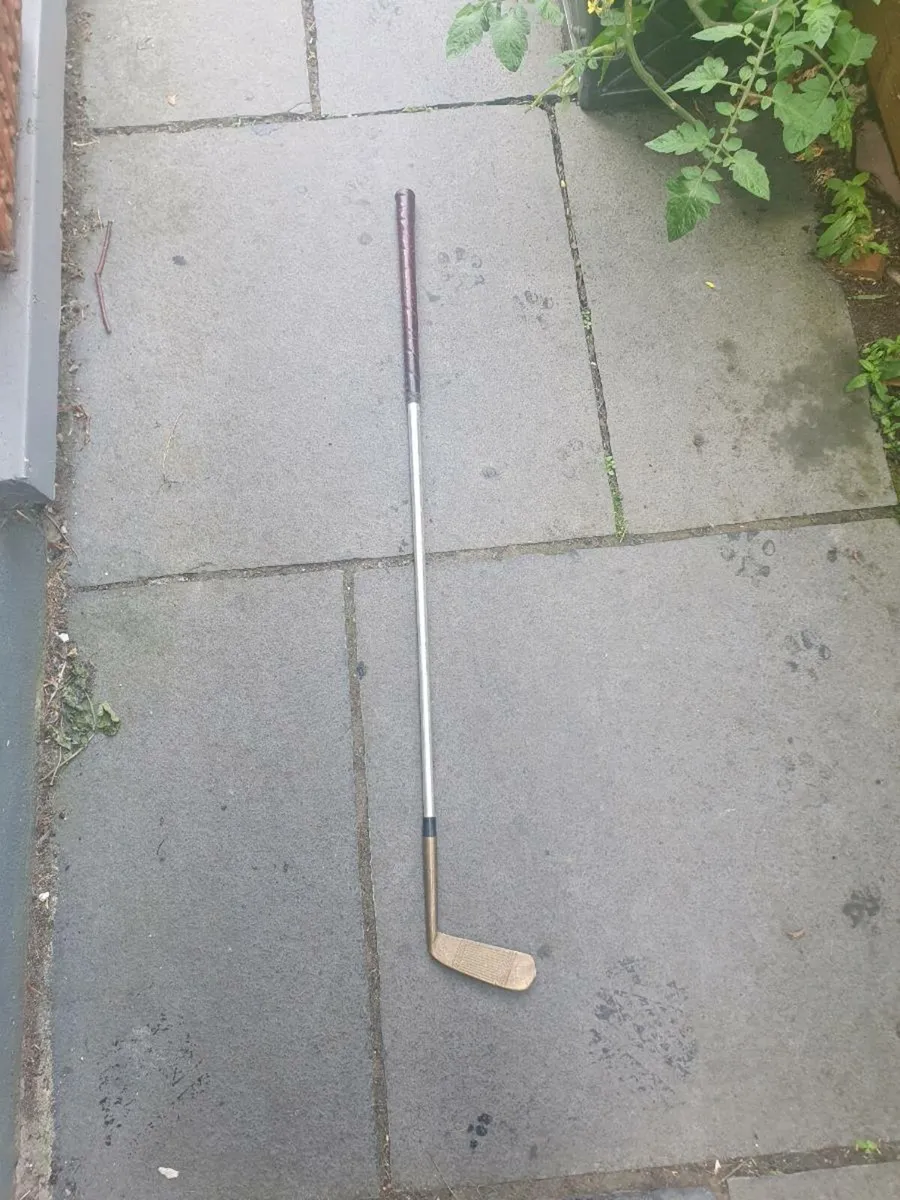 Vintage brass golf putter - Image 4