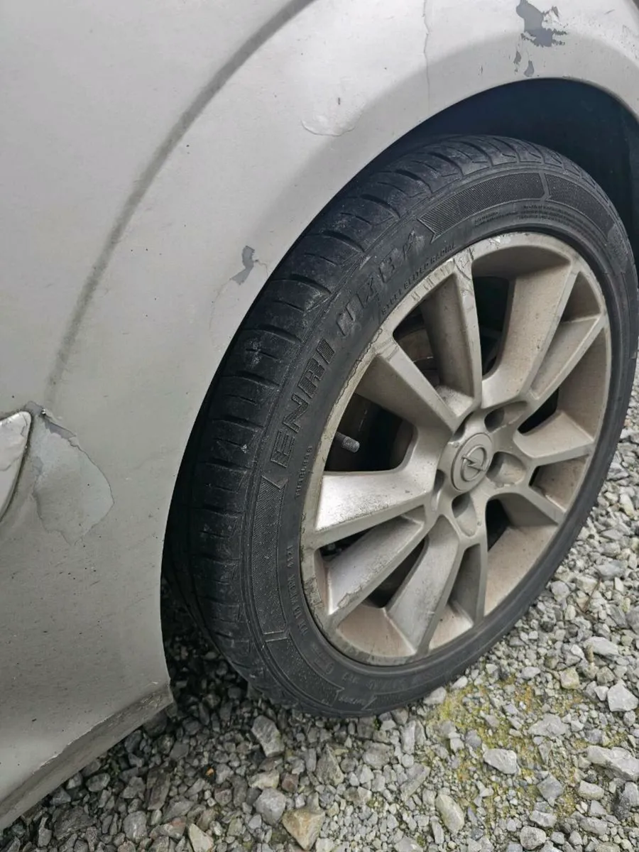 Car - Image 2