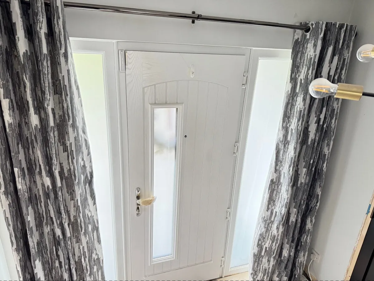 Curtains & curtain pole - Image 1