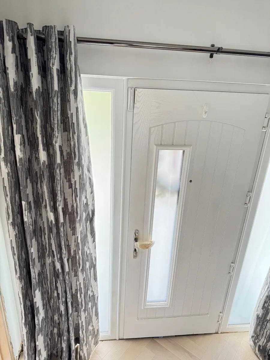 Curtains & curtain pole - Image 2