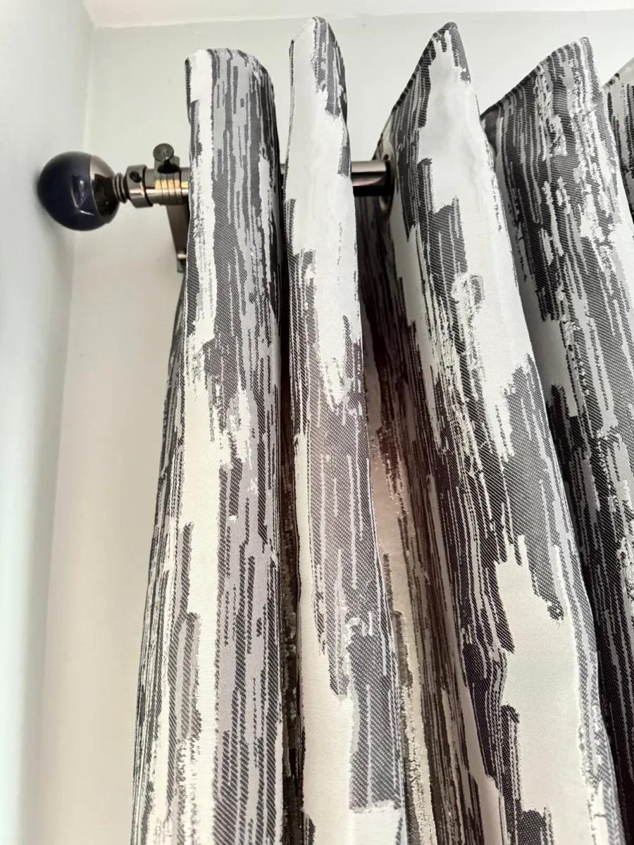 Curtains & curtain pole - Image 3