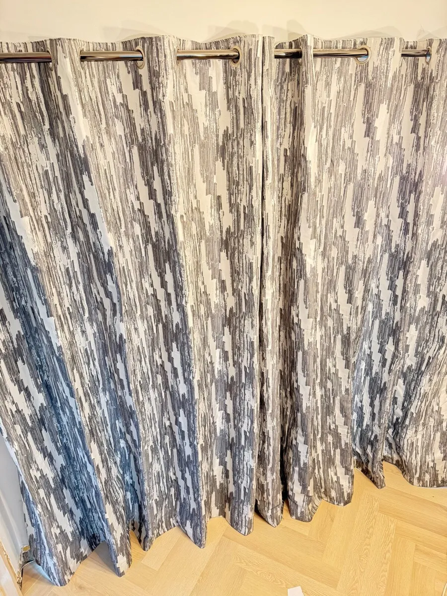 Curtains & curtain pole - Image 4