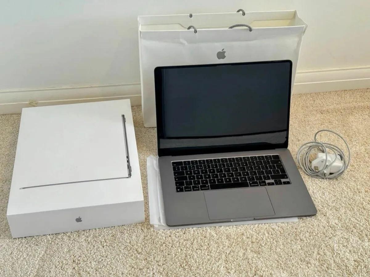 MacBook Air M2 15 inch 16GB/512GB in Mint - Image 1