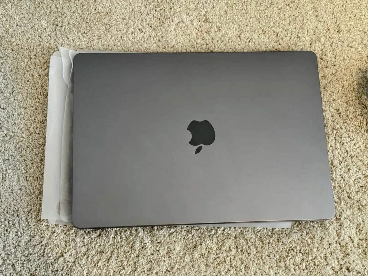 MacBook Air M2 15 inch 16GB/512GB in Mint - Image 2