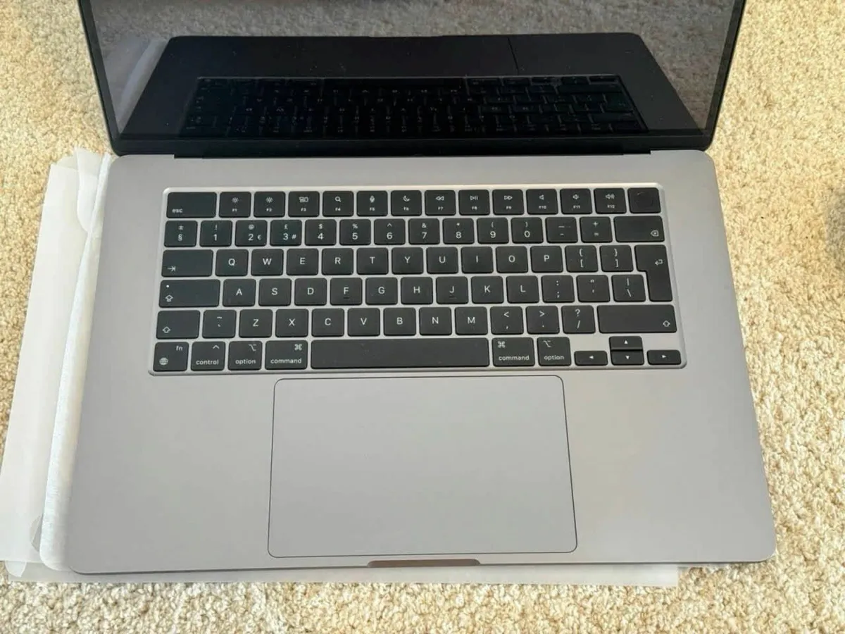 MacBook Air M2 15 inch 16GB/512GB in Mint - Image 4