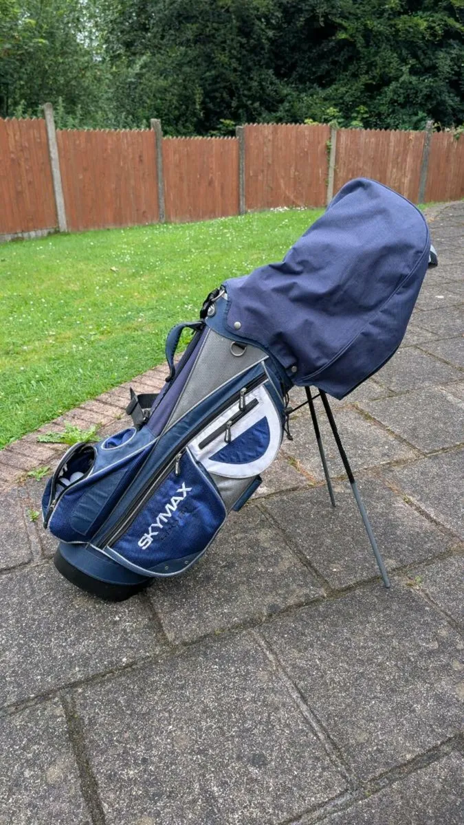 Golf Clubs (Old Set, would suit a beginner) - Image 1